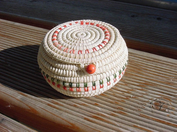 Handgeflochtene Körbchen mit Deckel - groß – Regenwaldladen Handgeflochtene Körbchen mit Deckel - groß – Regenwaldladen